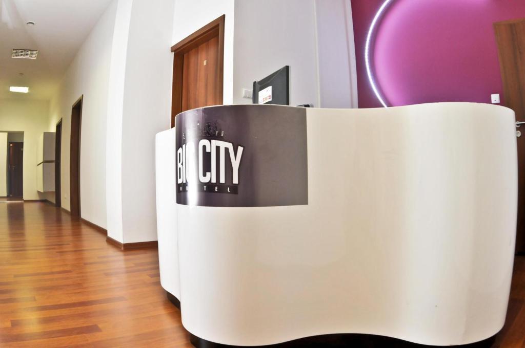 Big City Hostel Вроцлав Екстериор снимка