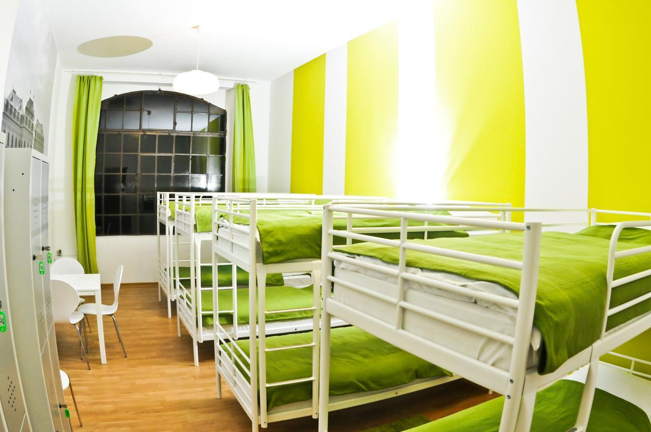 Big City Hostel Вроцлав Екстериор снимка
