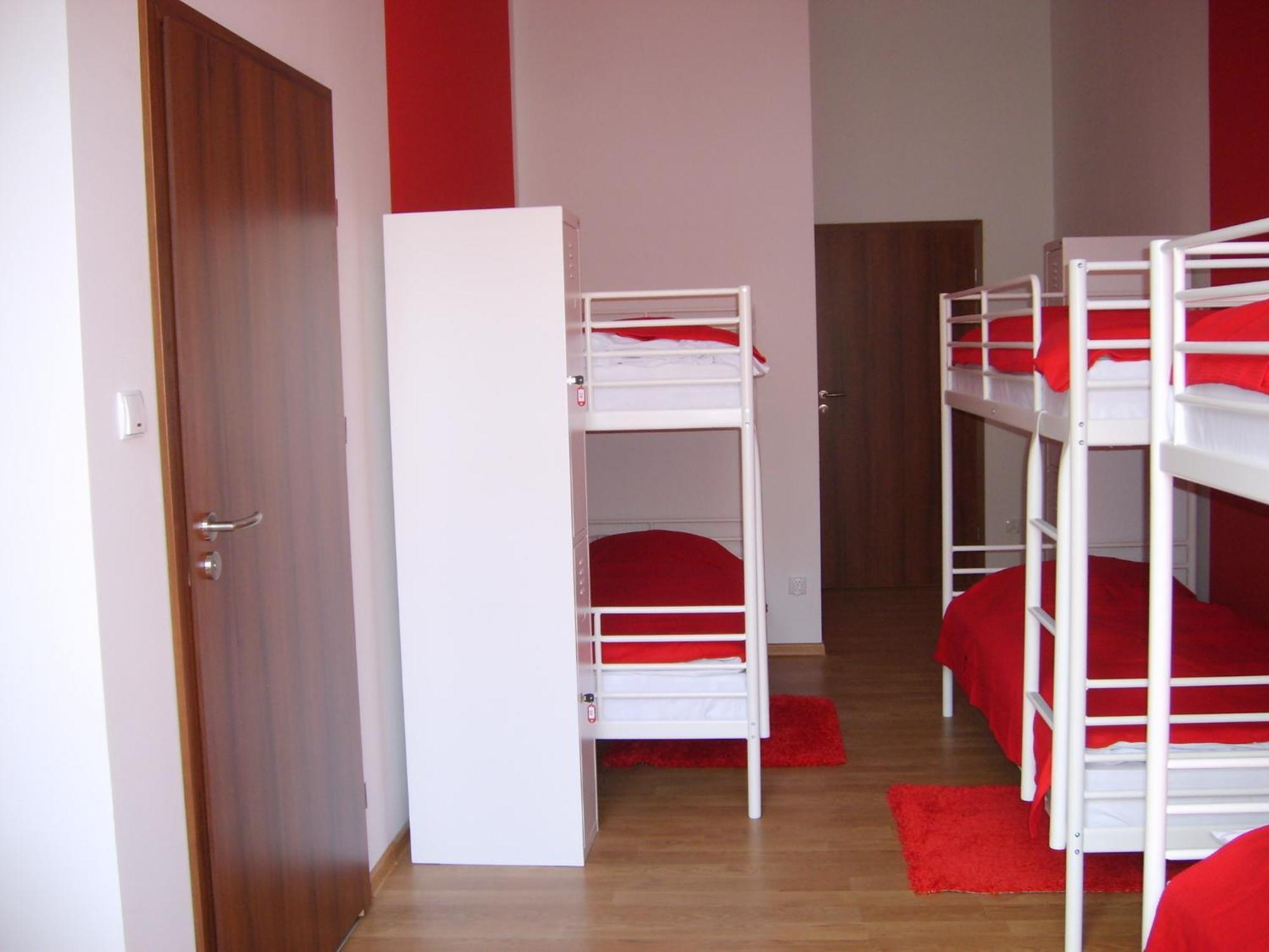 Big City Hostel Вроцлав Екстериор снимка